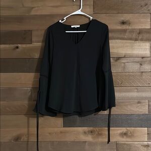 Ro & De Black Blouse with Long Sleeves and Relaxed Fit